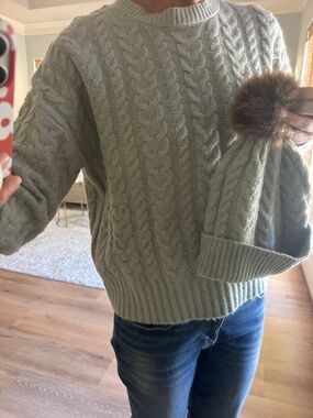 Joie green cable knit sweater and hat set. Never worn. Super soft! Size M.